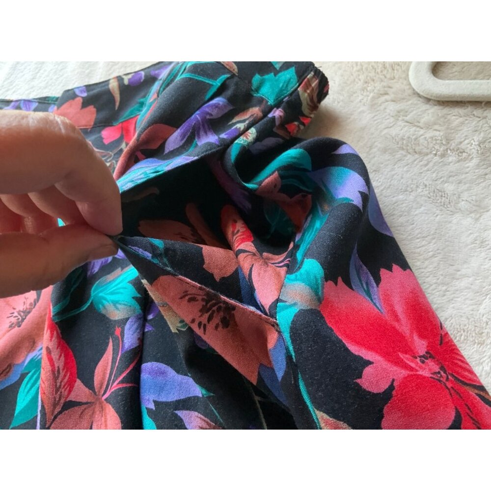 Vintage Sag Harbor Womens Sz Medium Midi Skirt Dark Floral Pull-on A-Line Colorf - Picture 5 of 8